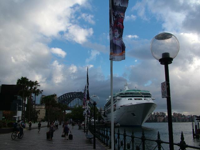 sydney-feb-b 019.JPG - Quay West promenade